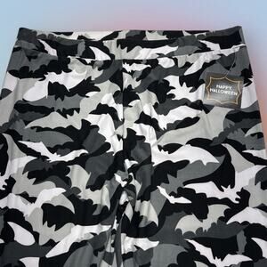Women’s L/XL Black White HALLOWEEN BATS Leggings